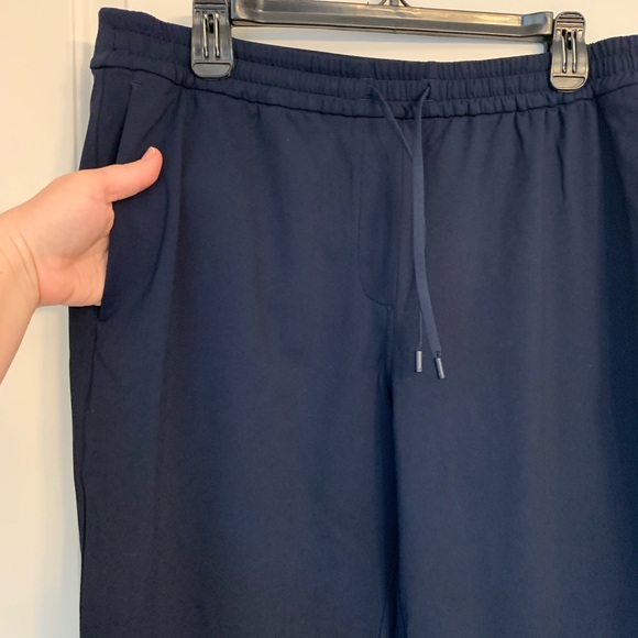 Lululemon Tapered-Leg Mid-Rise Pant 7/8 Length in True Navy - Picture 9 of 16